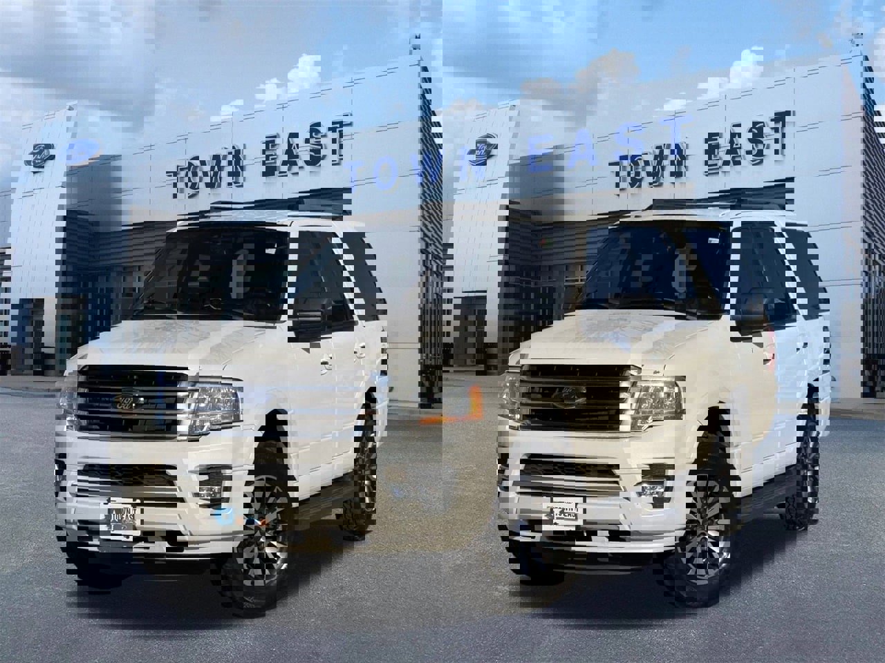 Certified 2017 Ford Expedition XLT w/ Equipment Group 201A