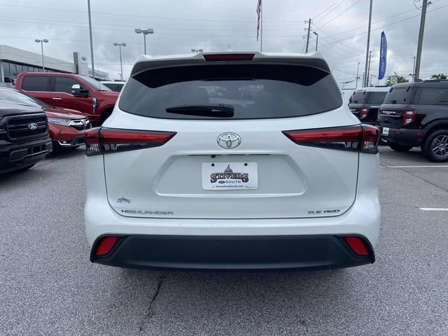 Used 2023 Toyota Highlander XLE AWD/4WD image 4