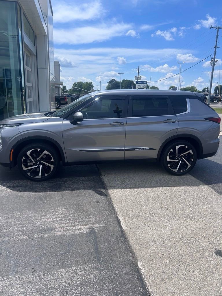 Used 2022 Mitsubishi Outlander SE AWD/4WD image 1