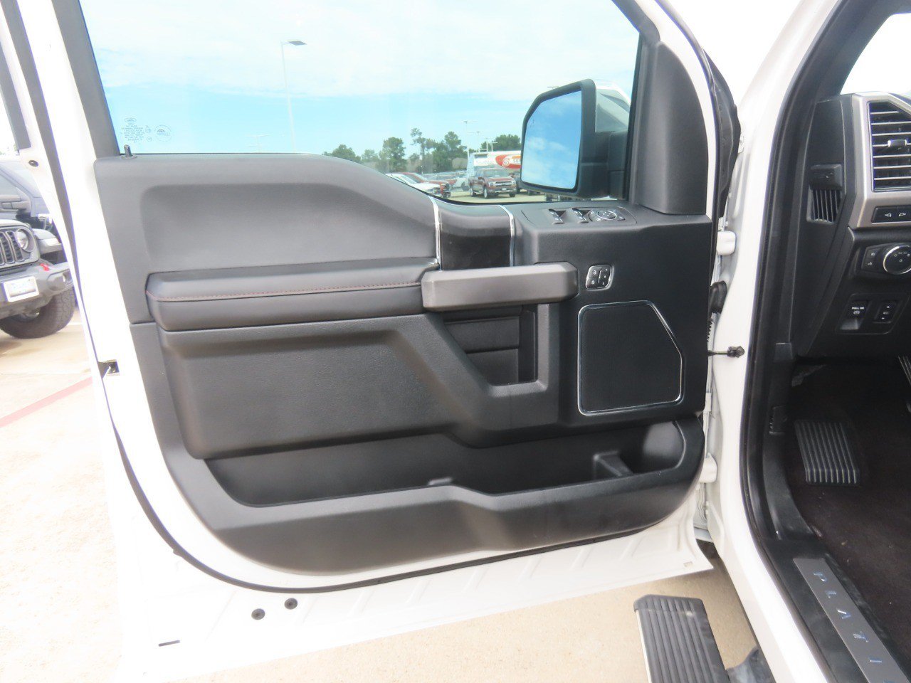 Certified 2019 Ford F150 Platinum w/ Equipment Group 701A Luxury AWD/4WD image 23