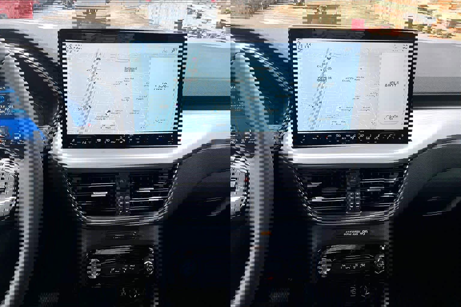 Certified 2025 Ford Escape SE w/ PHEV Premium Package image 9