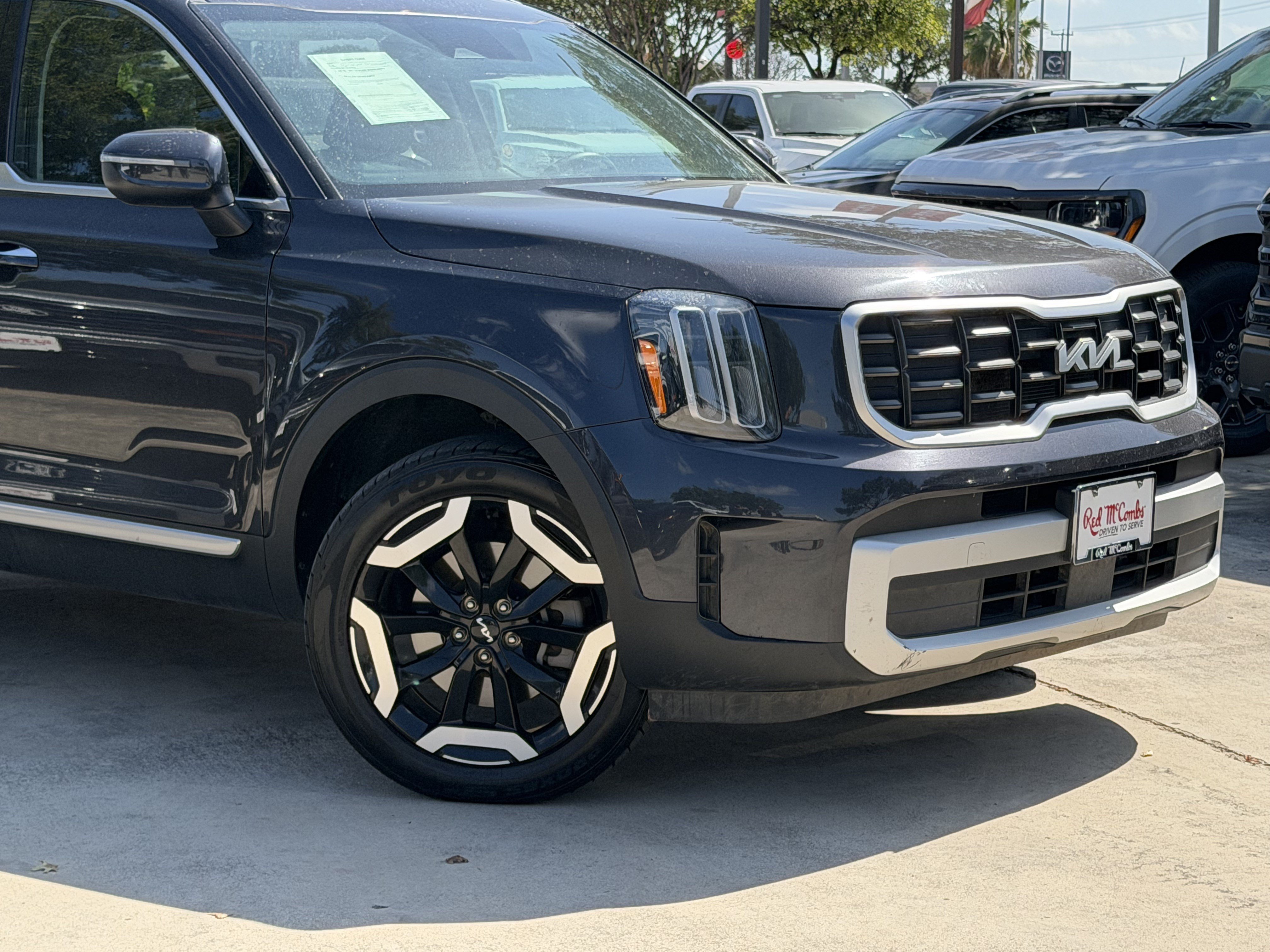 Used 2025 Kia Telluride S AWD/4WD image 2