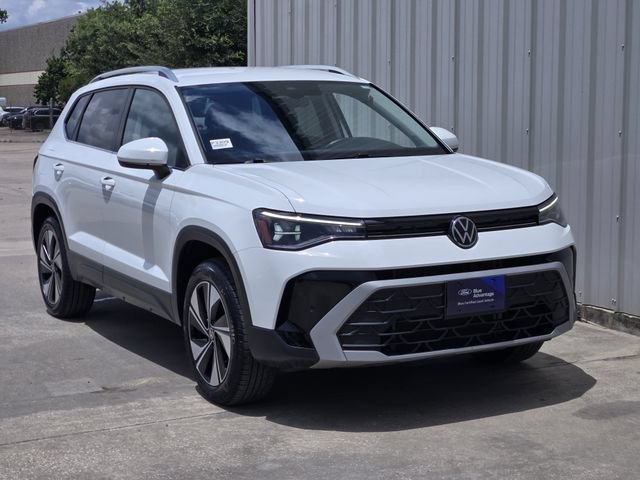 Used 2025 Volkswagen Taos SE AWD/4WD image 5