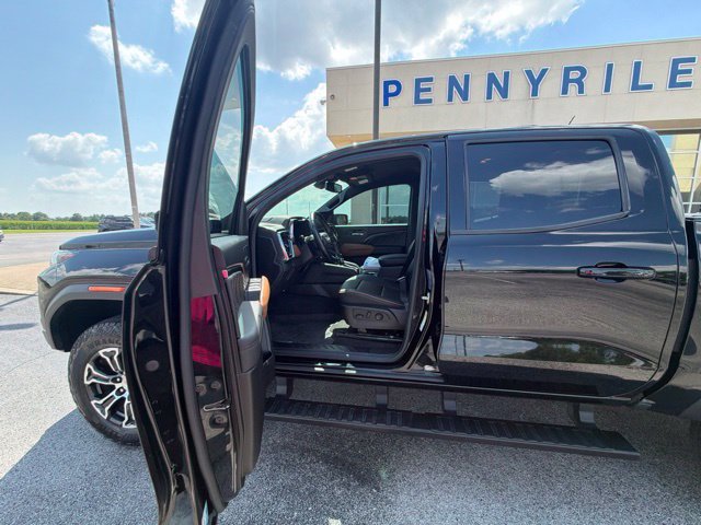 Used 2023 GMC Canyon AT4 w/ AT4 Premium Package AWD/4WD image 9