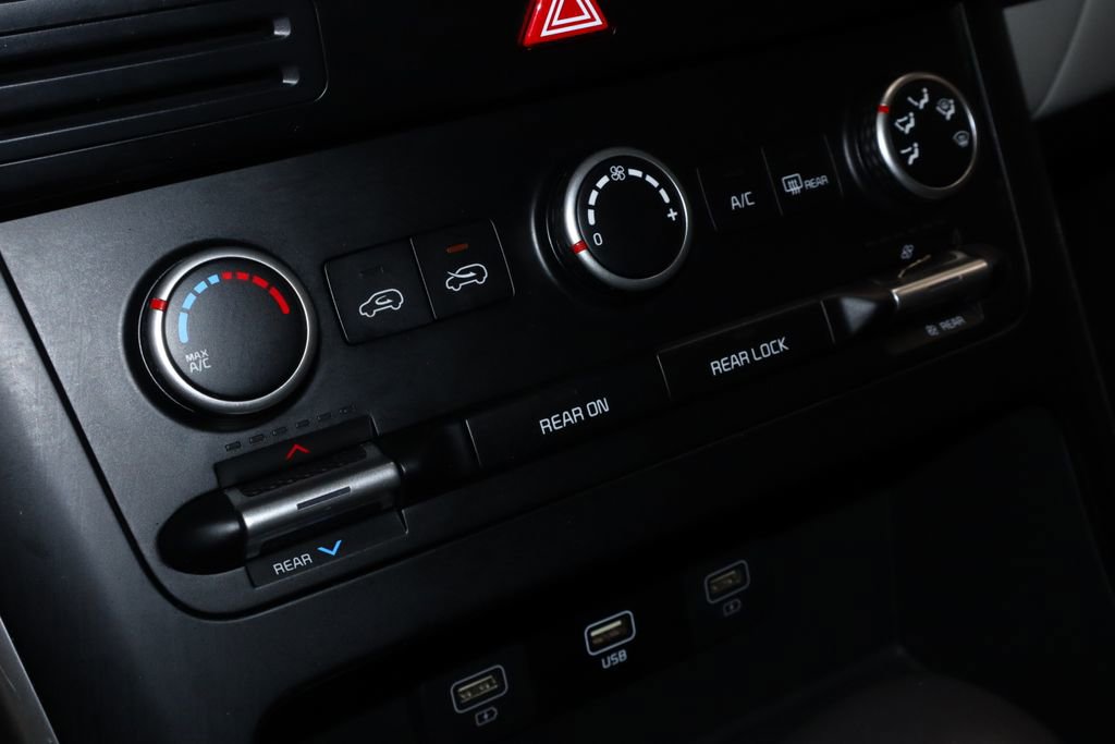 Used 2024 Kia Carnival LX FWD image 30