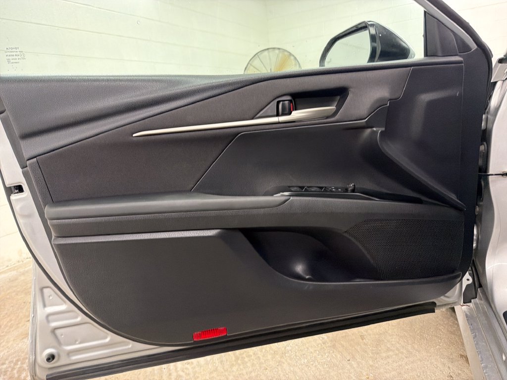 Used 2025 Toyota Camry LE FWD image 16