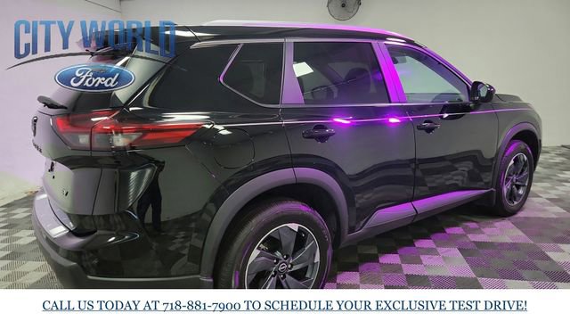 Used 2024 Nissan Rogue SV w/ SV Premium Package image 6