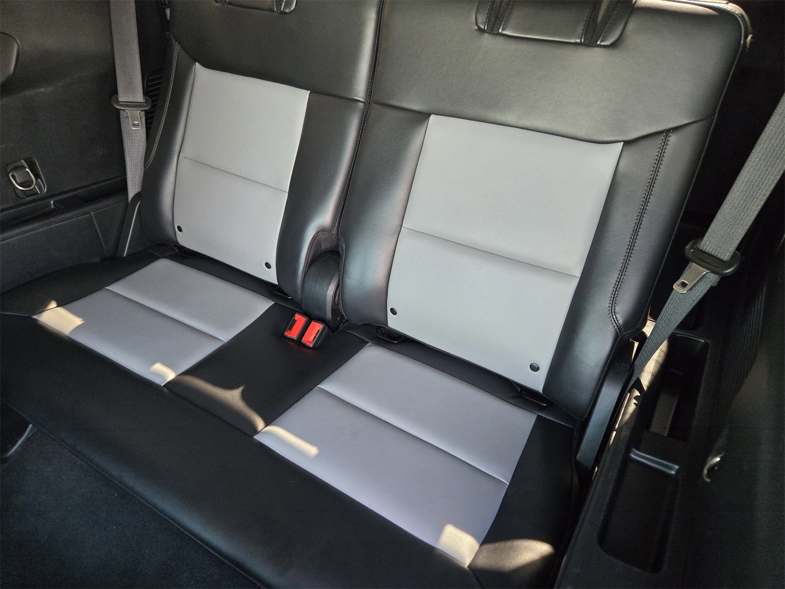 Certified 2022 Ford Explorer XLT w/ Equipment Group 202A image 30