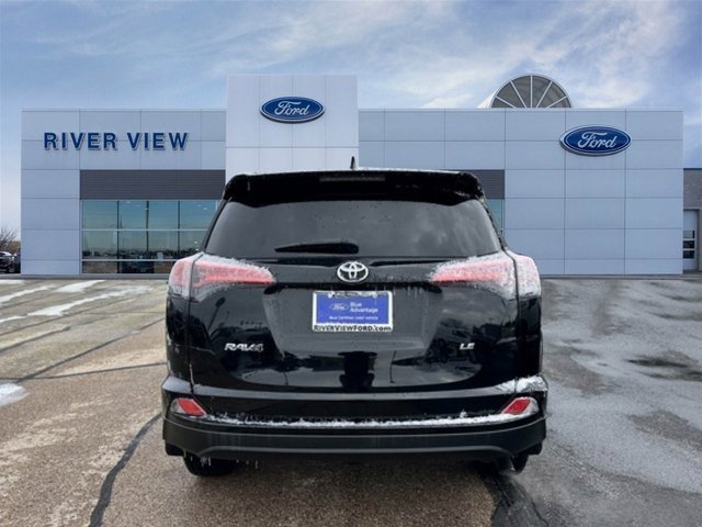 Used 2018 Toyota RAV4 LE image 5