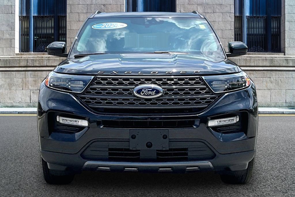 Certified 2024 Ford Explorer XLT w/ Equipment Group 202A AWD/4WD image 3