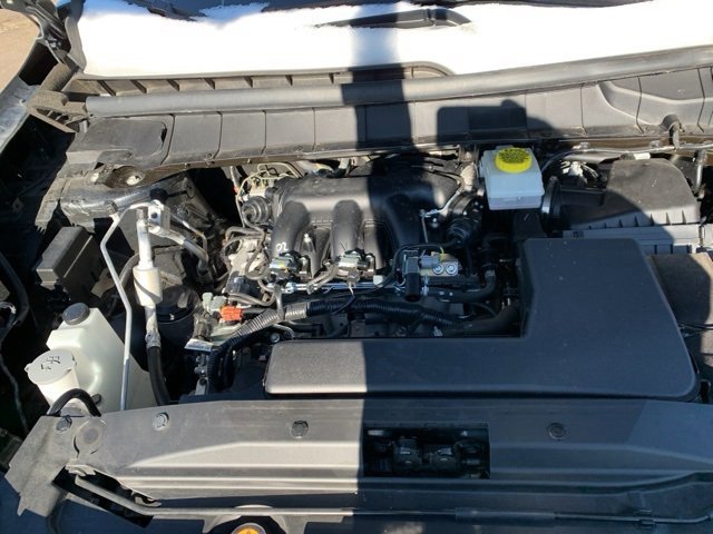 Used 2025 Nissan Pathfinder SV image 8