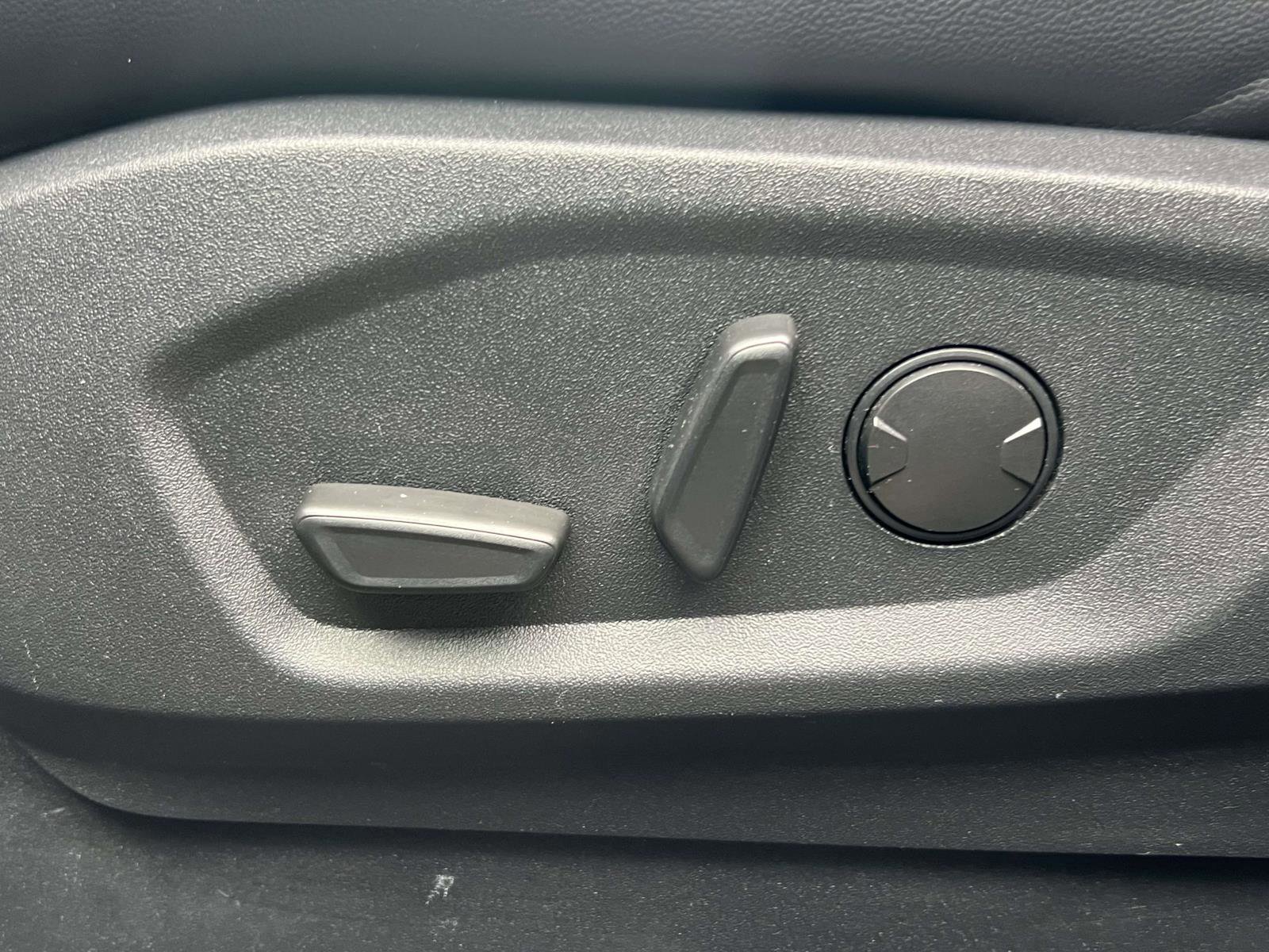 Certified 2024 Ford Edge SEL image 30