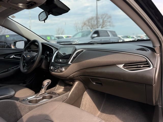 Used 2025 Chevrolet Malibu LS image 34