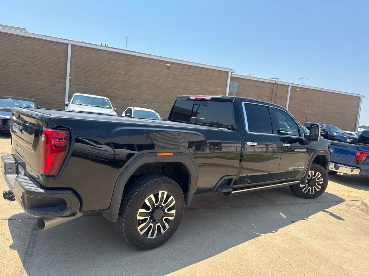 Used 2025 GMC Sierra 3500 Denali Ultimate AWD/4WD image 4