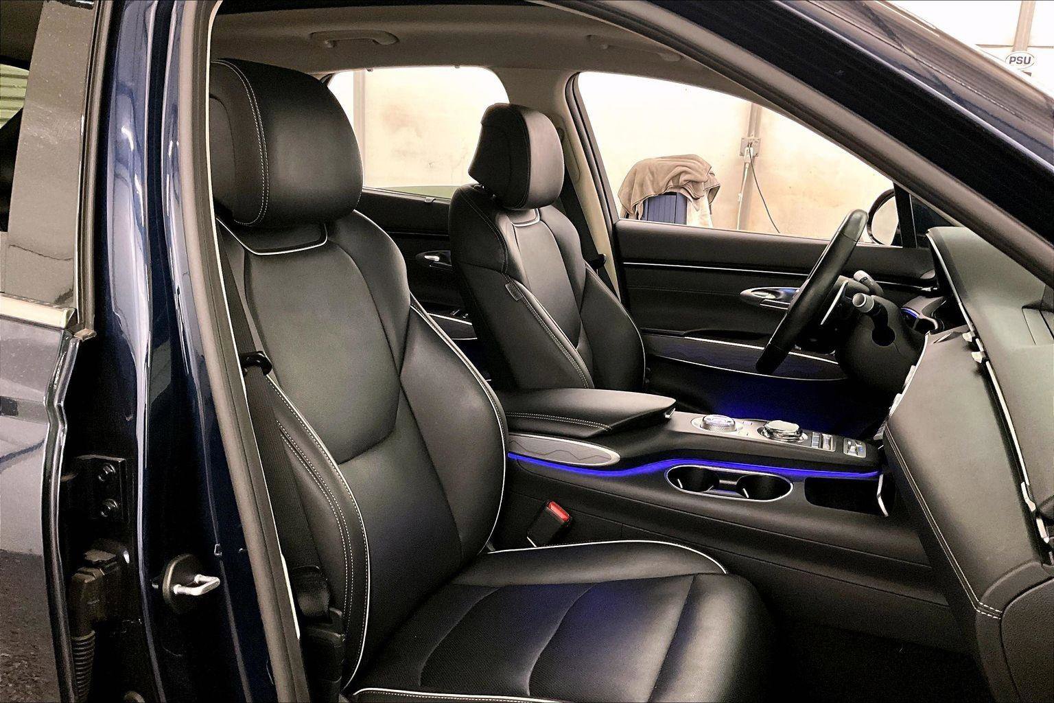 Used 2022 Genesis GV70 2.5T w/ Advanced Package image 7