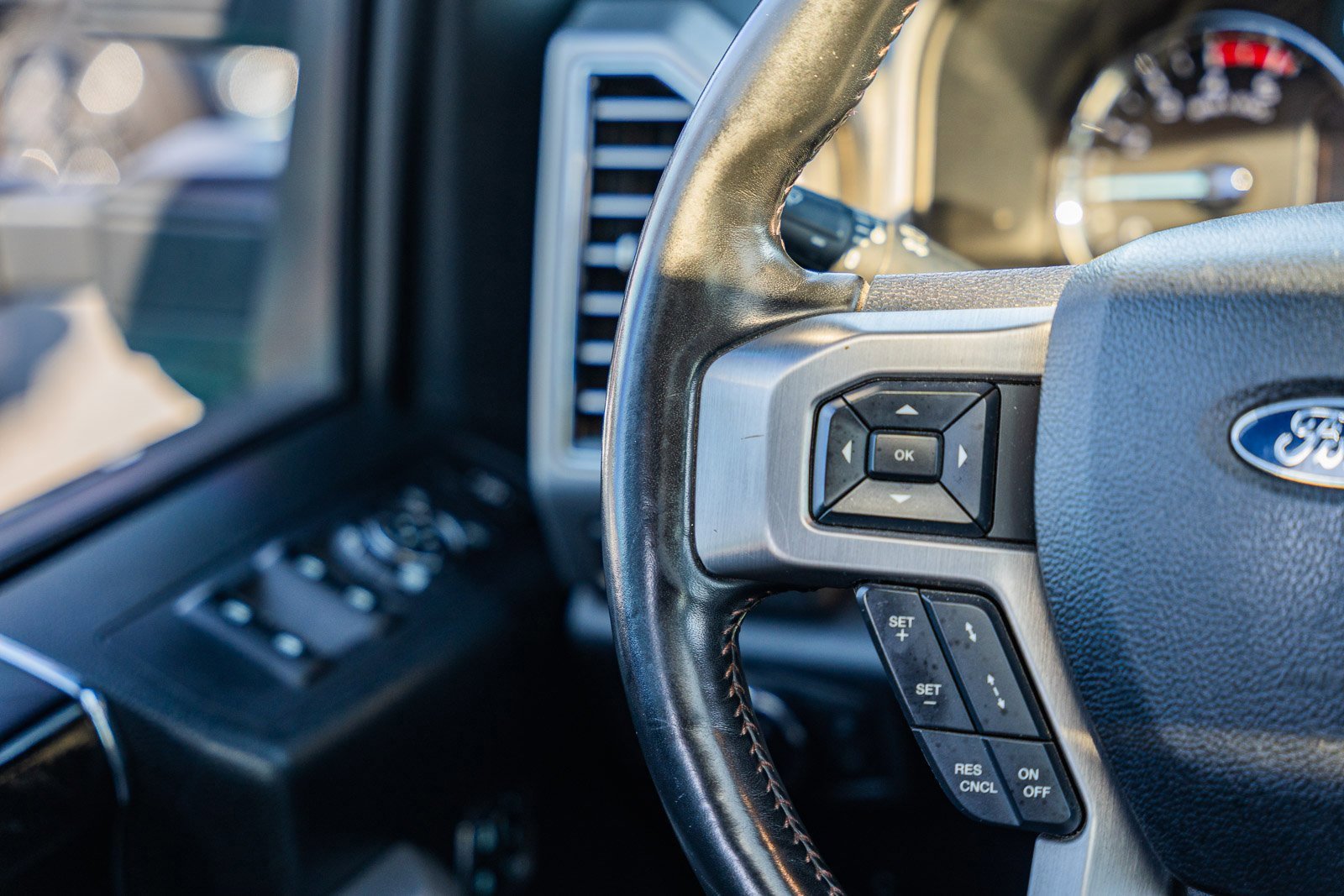 Certified 2019 Ford F450 Platinum w/ Platinum Ultimate Package image 33