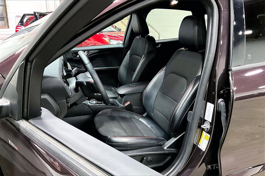 Certified 2023 Ford Escape ST-Line w/ Tech Pack #1 image 24