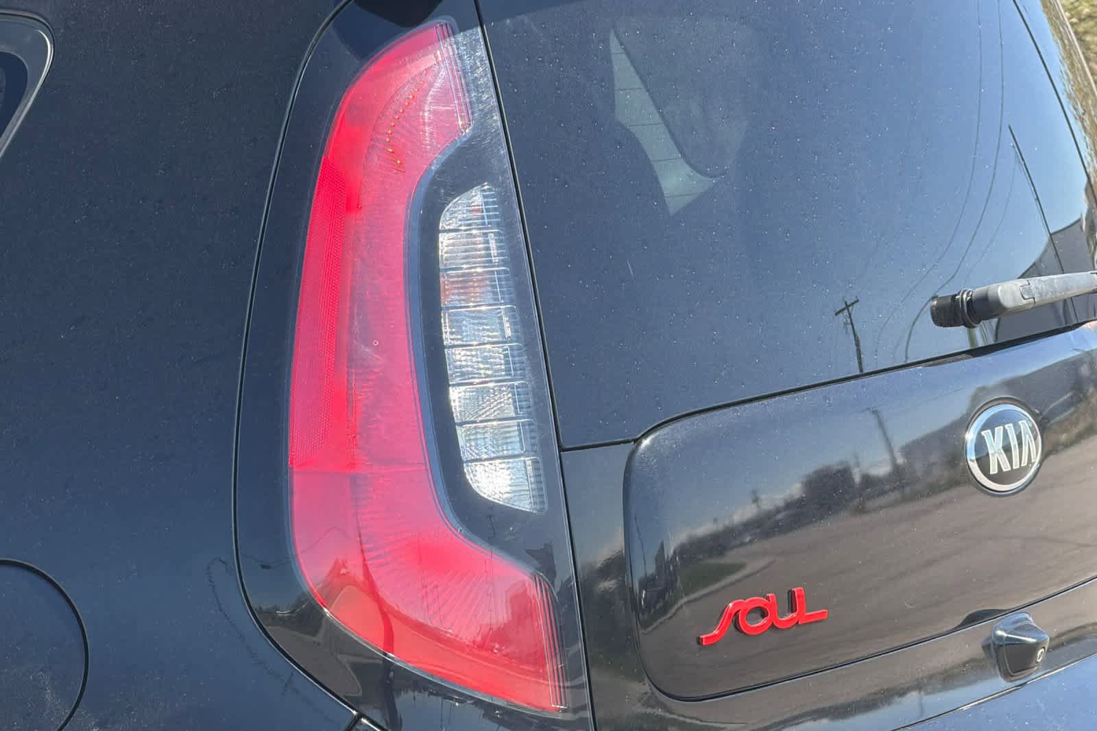 Used 2018 Kia Soul ! FWD image 26