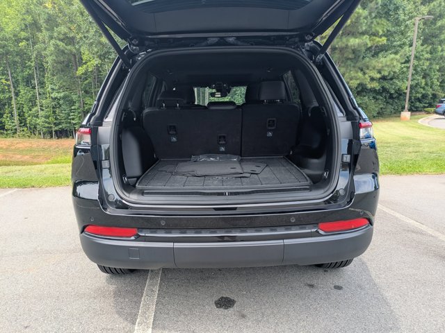 Used 2024 Jeep Grand Cherokee Altitude AWD/4WD image 30