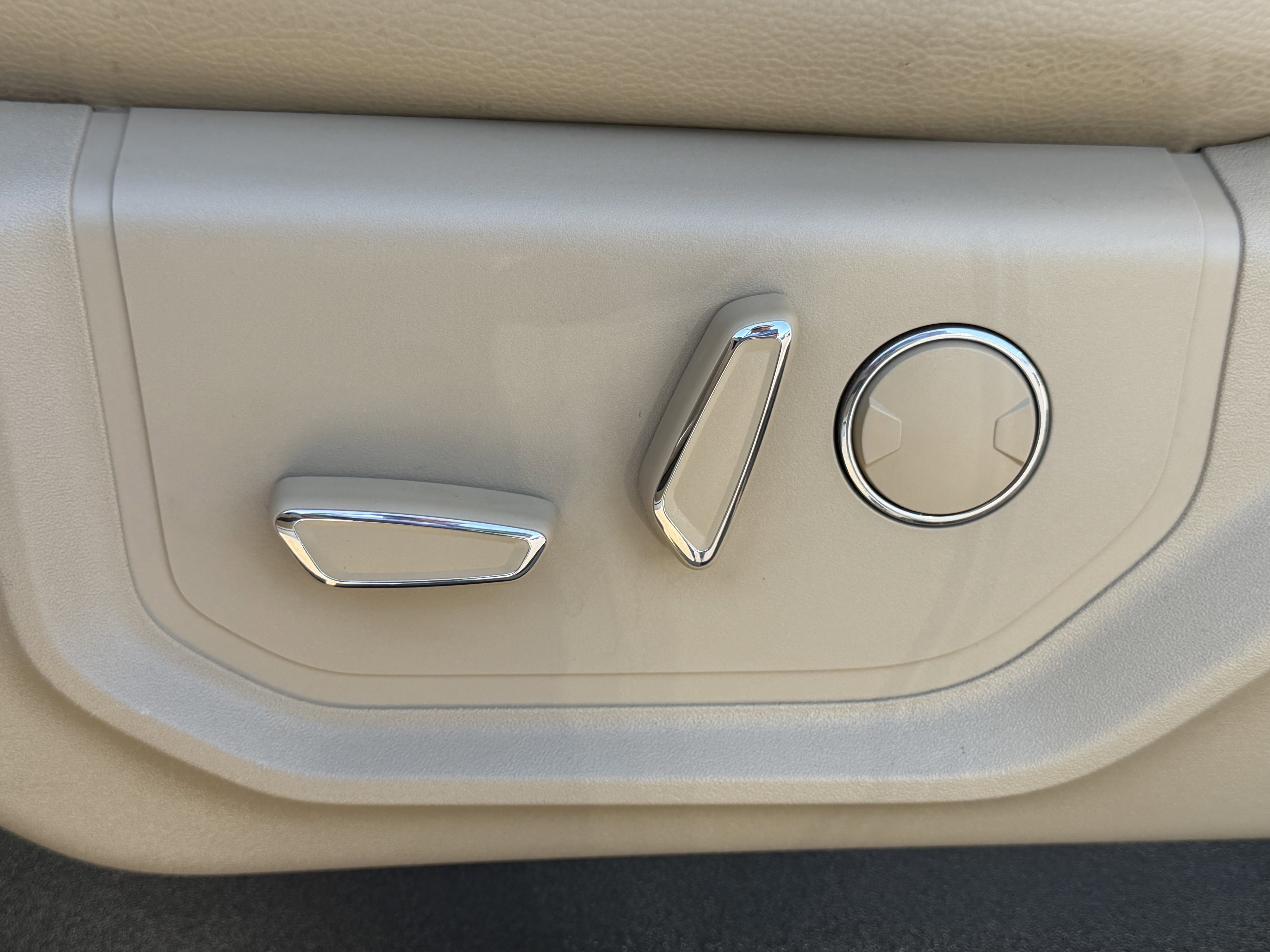 Certified 2017 Ford F250 Lariat w/ Lariat Value Package image 12