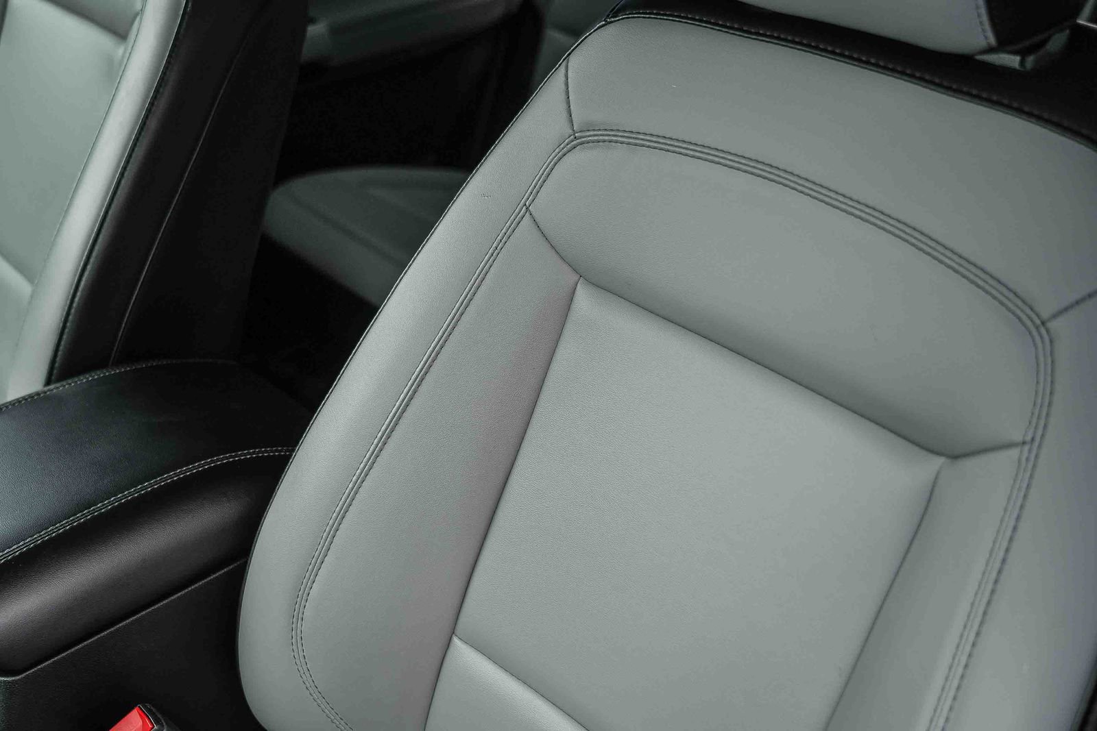 Certified 2021 Ford Explorer XLT w/ Equipment Group 202A image 24