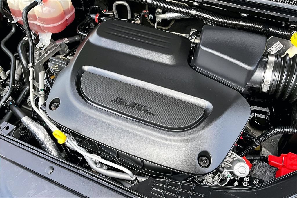 Used 2023 Chrysler Pacifica Touring-L FWD image 35