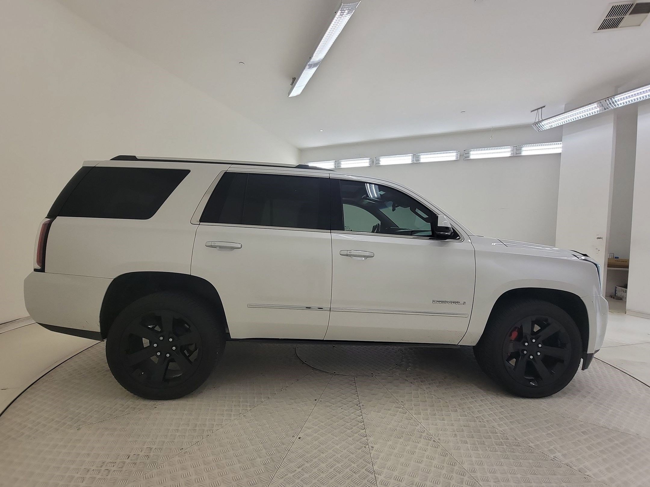 Used 2017 GMC Yukon Denali w/ Open Road Package RWD image 6