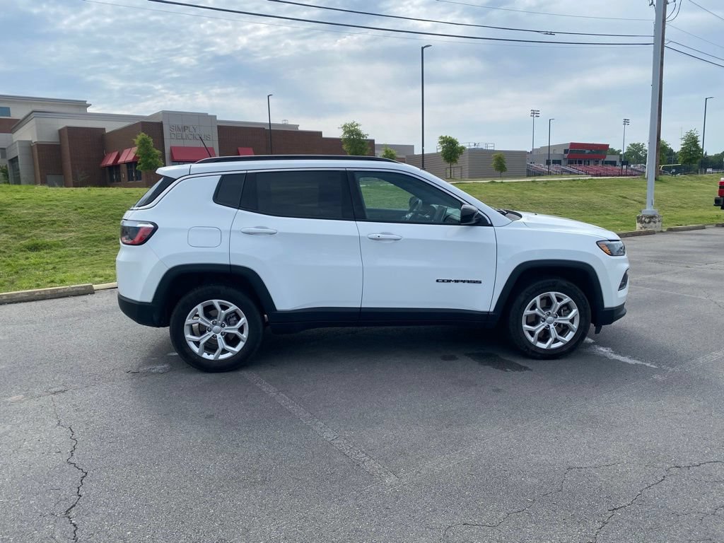 Used 2024 Jeep Compass Latitude AWD/4WD image 8