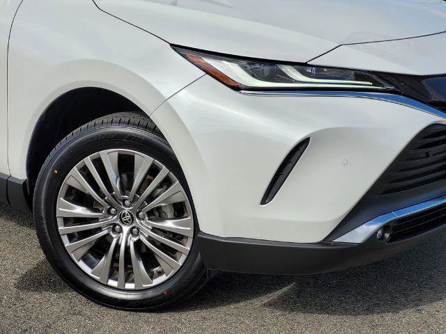 Used 2024 Toyota Venza XLE AWD/4WD image 9