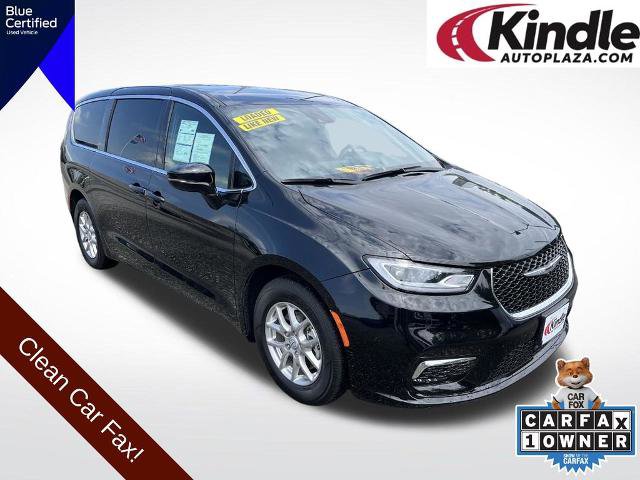 Used 2025 Chrysler Pacifica Select