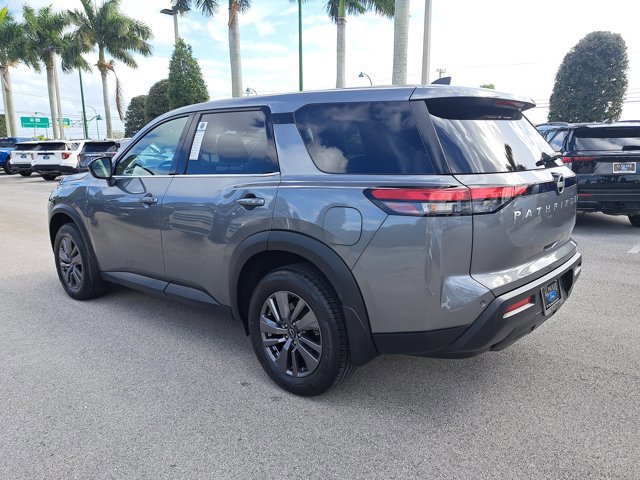 Used 2023 Nissan Pathfinder S image 2
