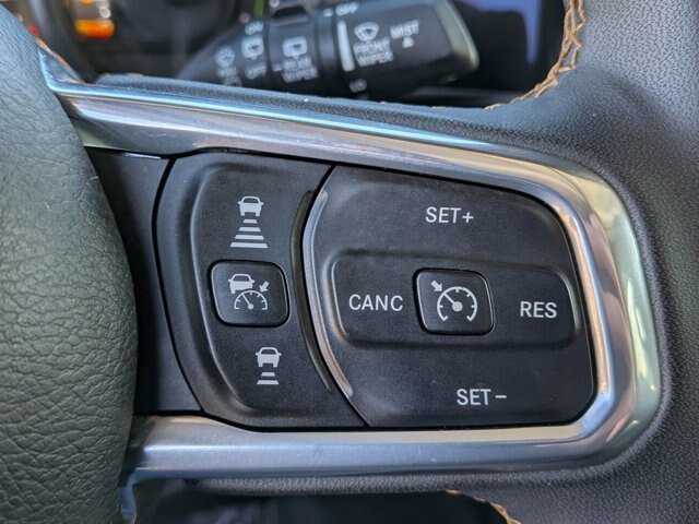 Used 2024 Jeep Wrangler Unlimited Sahara AWD/4WD image 16