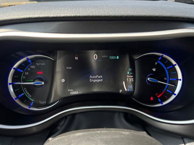Used 2024 Chrysler Pacifica Limited FWD image 18
