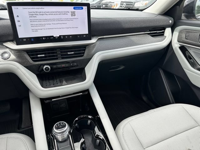 Certified 2025 Ford Explorer Platinum w/ Ultimate Package AWD/4WD image 20