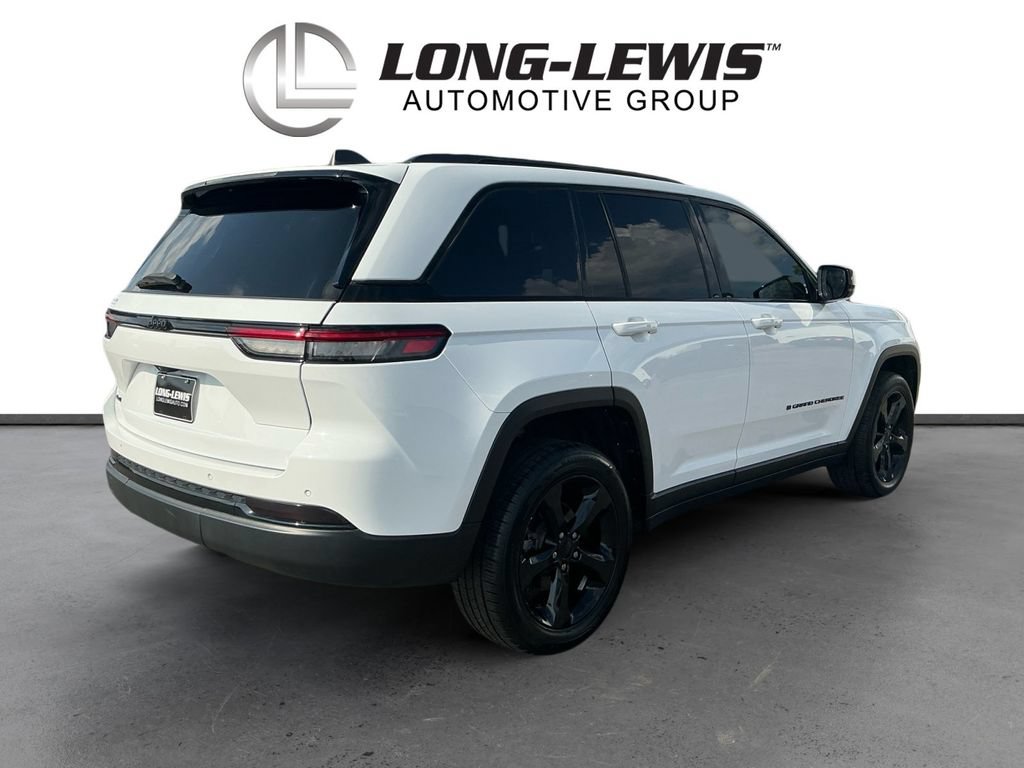 Used 2022 Jeep Grand Cherokee Altitude AWD/4WD image 7