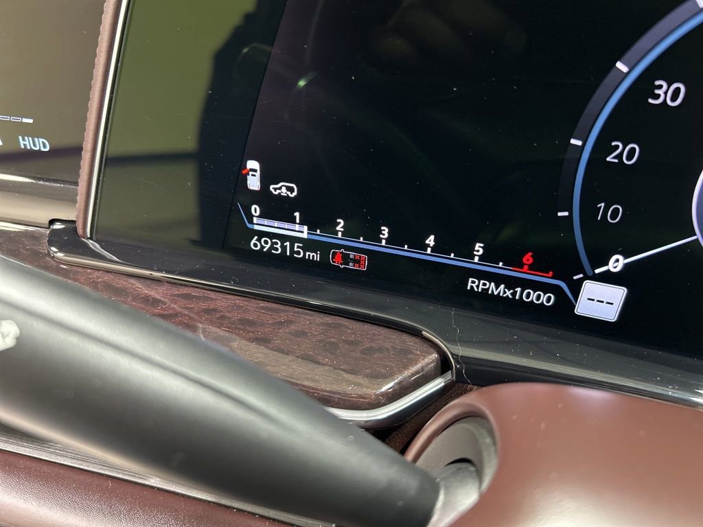 Used 2021 Cadillac Escalade Sport Platinum w/ LPO, ONYX Package image 18