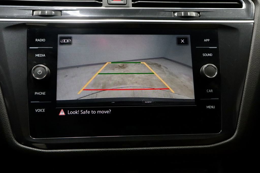 Used 2022 Volkswagen Tiguan SE image 9