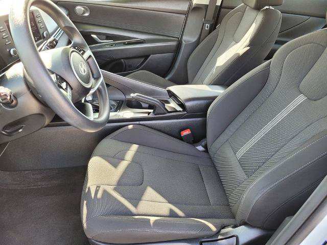 Used 2025 Hyundai Elantra SE FWD image 15