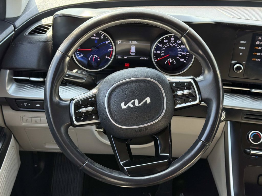 Used 2023 Kia Carnival LX FWD image 12