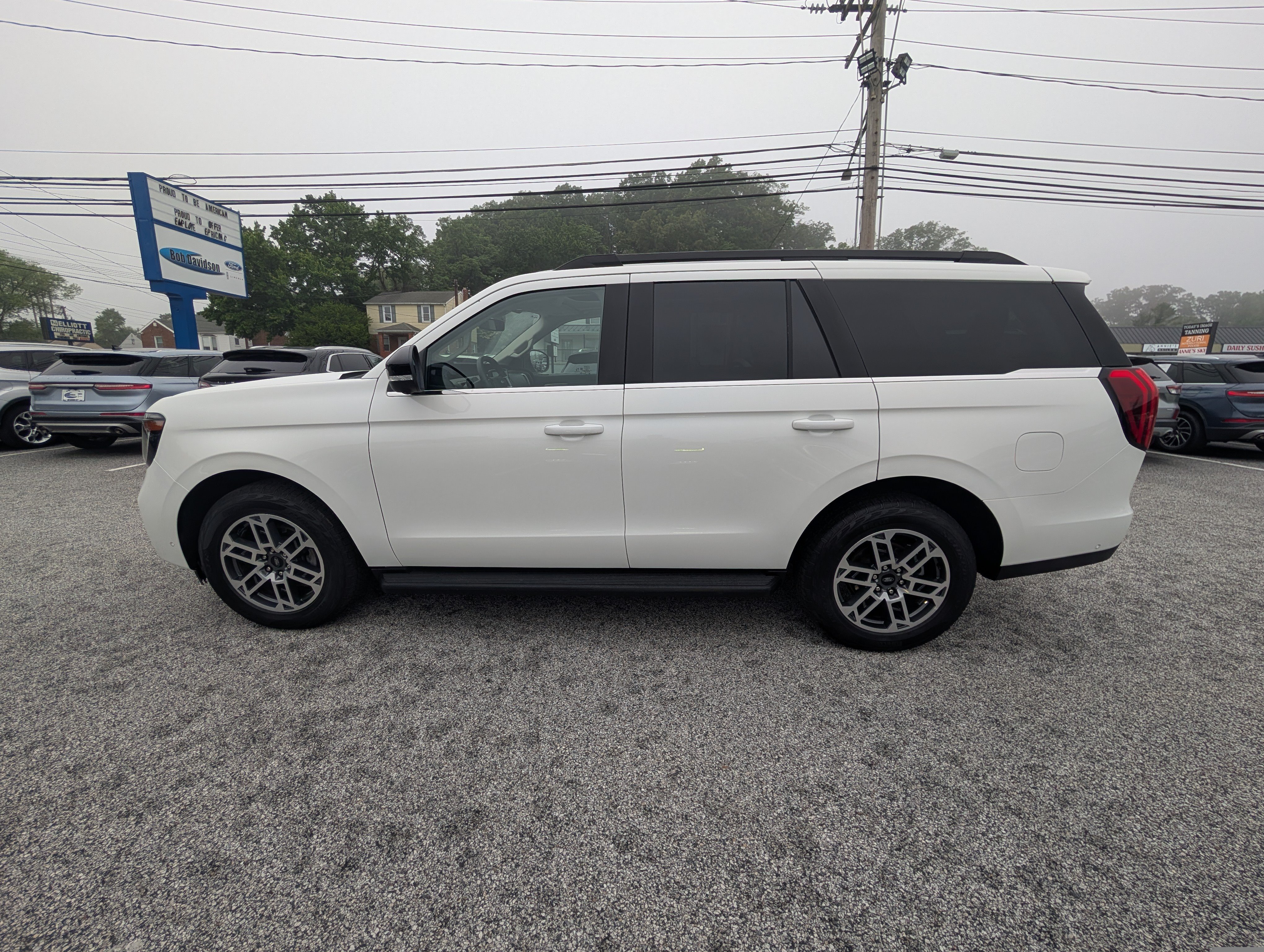Certified 2025 Ford Expedition Active AWD/4WD image 3