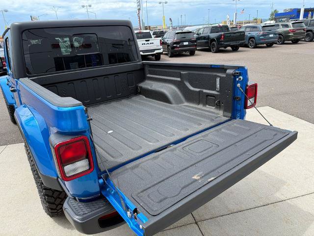 Used 2023 Jeep Gladiator Sport AWD/4WD image 19