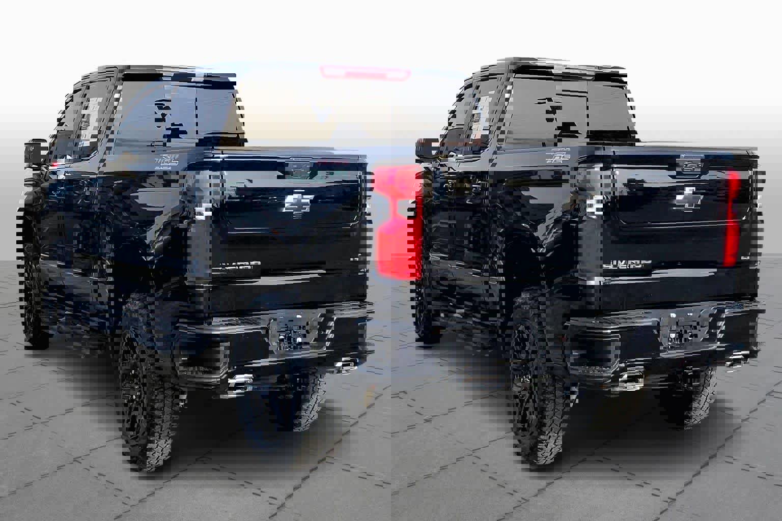 Used 2025 Chevrolet Silverado 1500 LT Trail Boss w/ Convenience Package II image 2