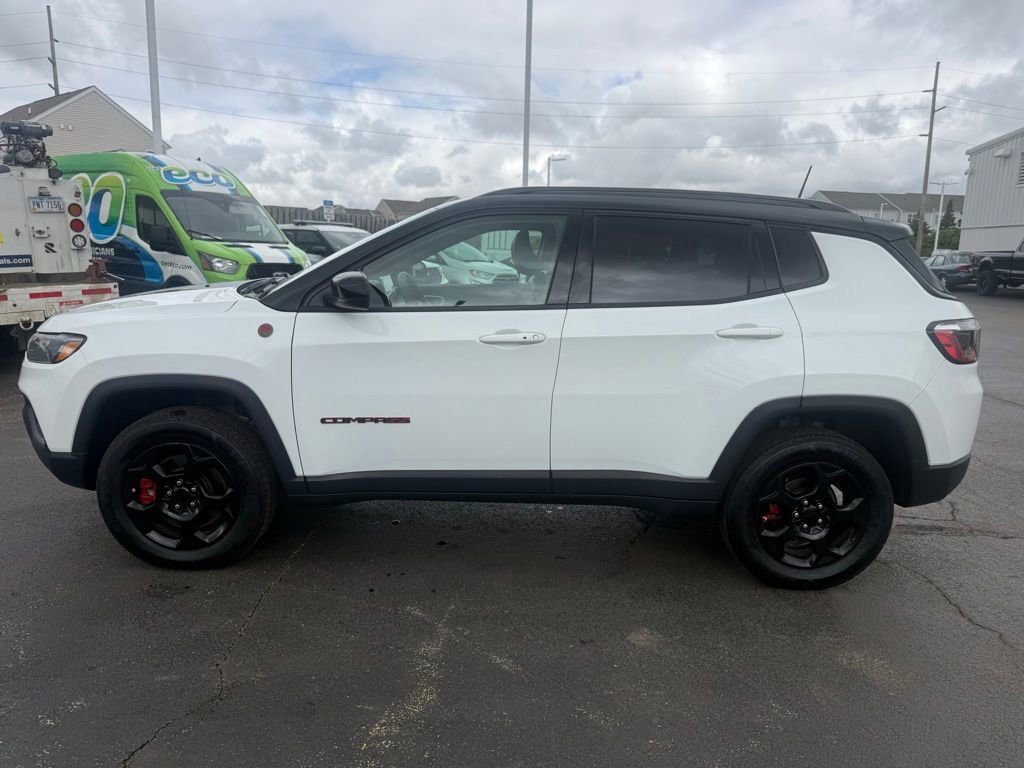 Used 2023 Jeep Compass Trailhawk w/ Trailhawk Convenience Group AWD/4WD image 6