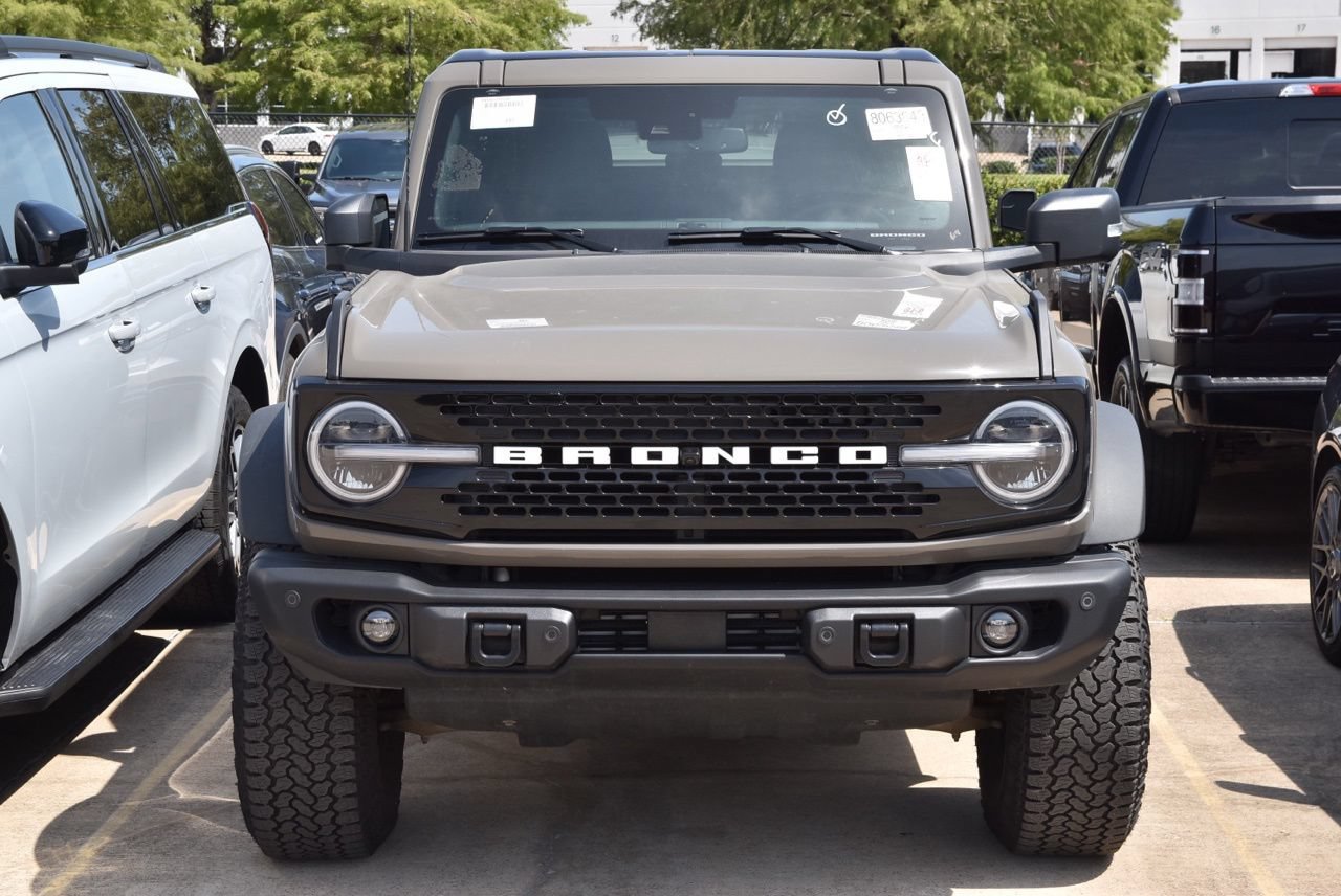 Certified 2025 Ford Bronco Badlands AWD/4WD image 3