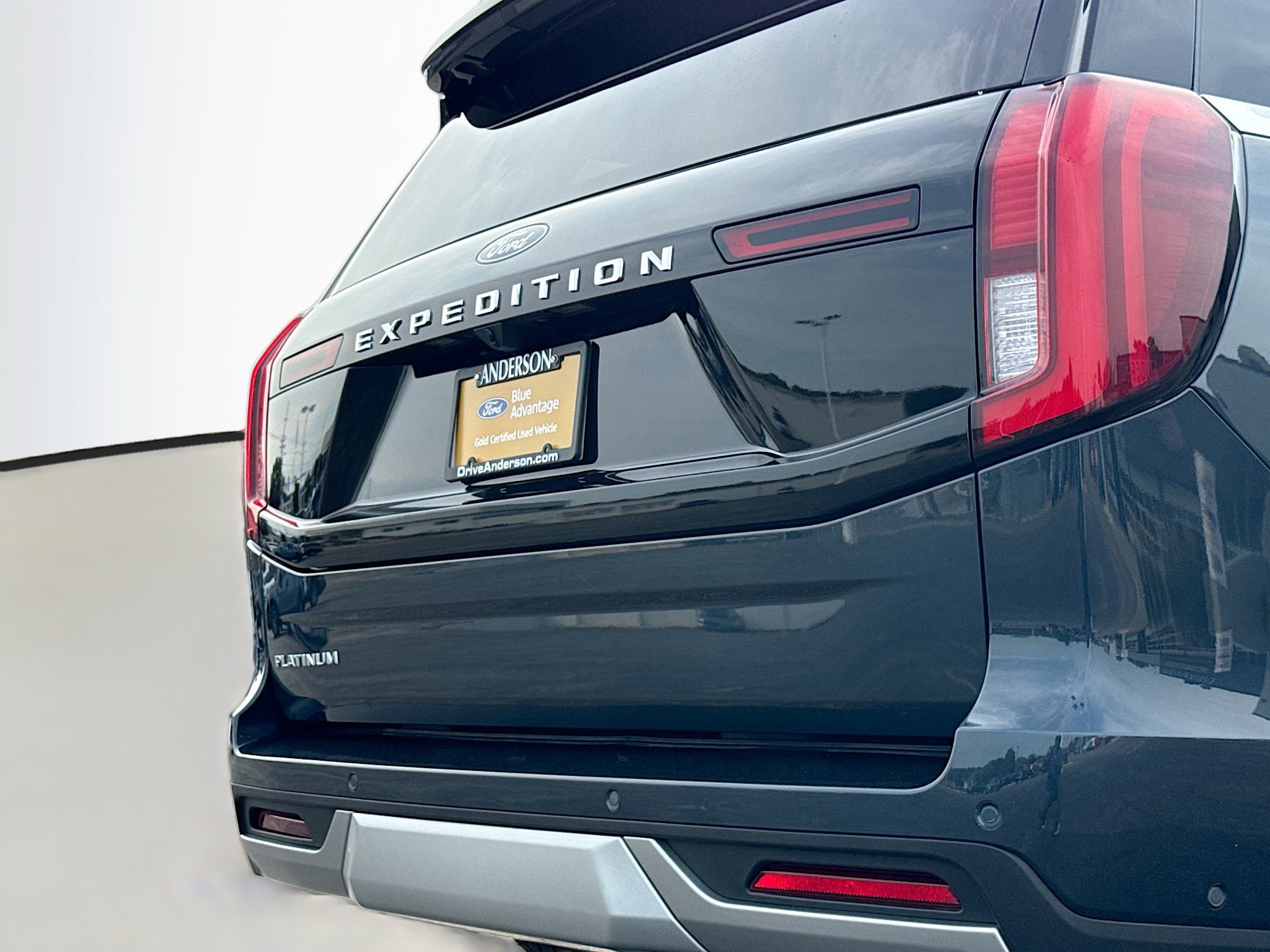 Certified 2025 Ford Expedition Platinum w/ Platinum Ultimate Package AWD/4WD image 16