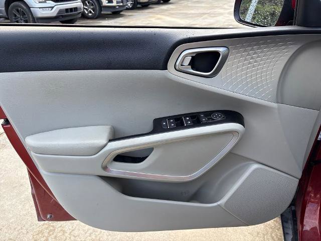 Used 2022 Kia Soul LX image 15