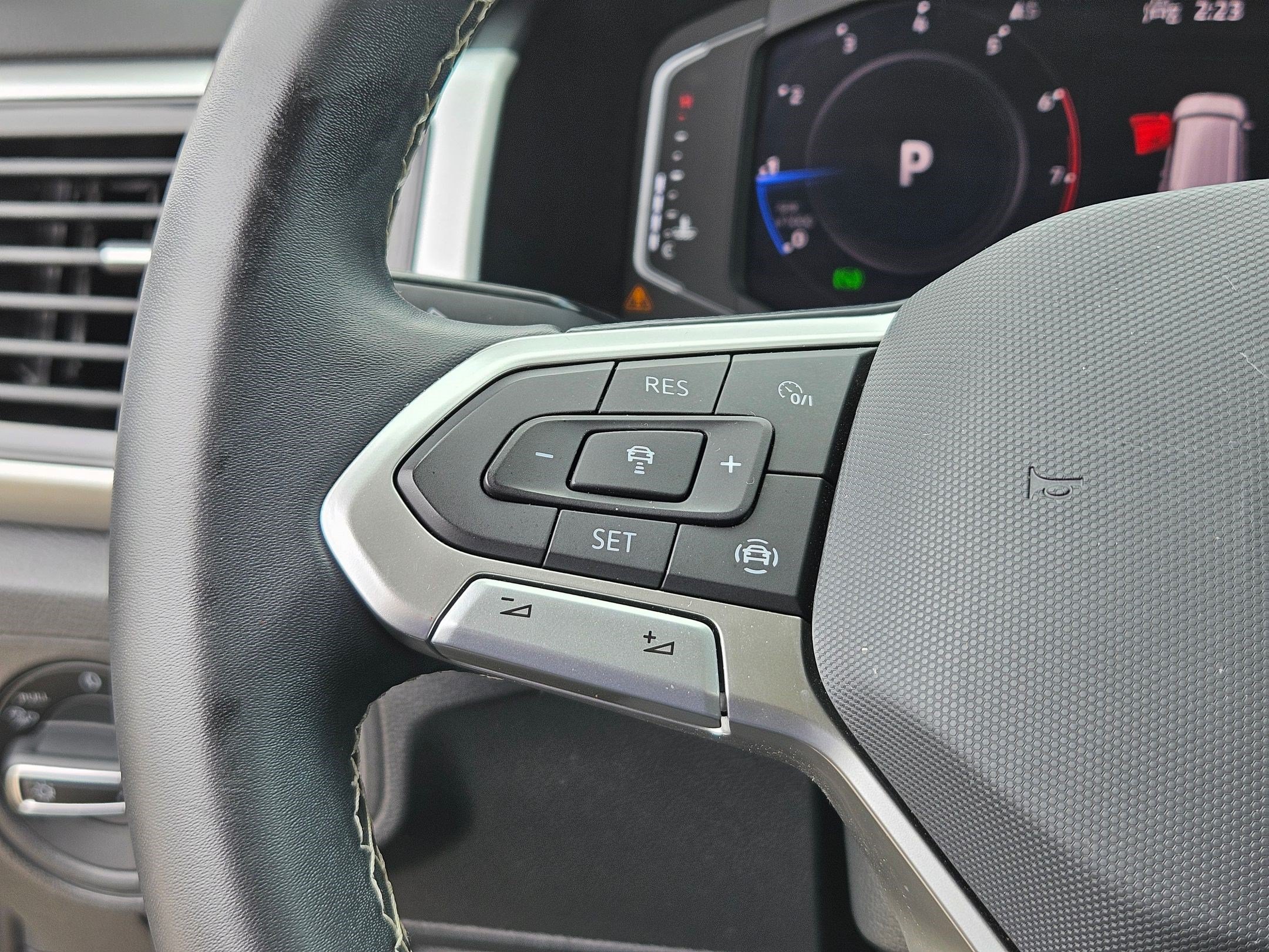 Used 2023 Volkswagen Atlas SE w/ Panoramic Sunroof Package FWD image 19