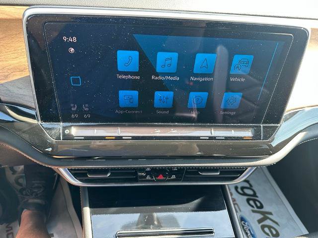 Used 2025 Volkswagen Atlas SE FWD image 8