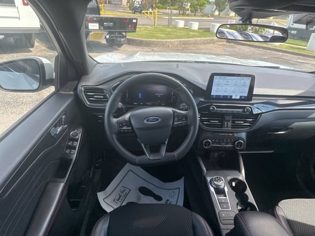 Certified 2025 Ford Escape ST-Line Select AWD/4WD image 26