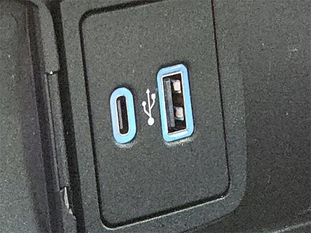 Certified 2022 Ford Bronco Black Diamond image 18